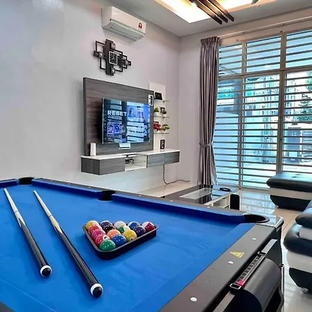 Ov 4 Bedrooms, Family 10-14 Pax Homestay